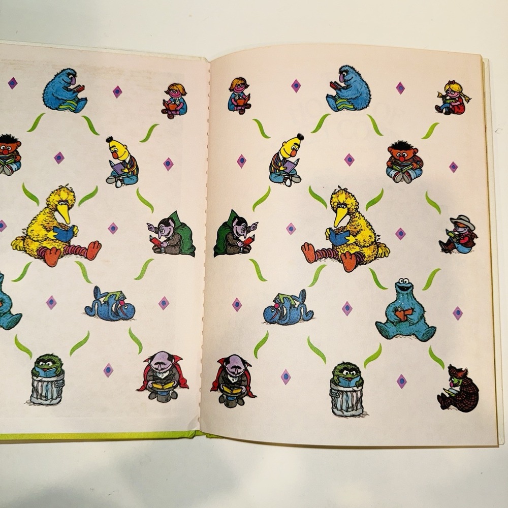 Vintage 1985 Sesame Street Book Club "The House of Seven Colors" Hardcover - Picture 4 of 5
